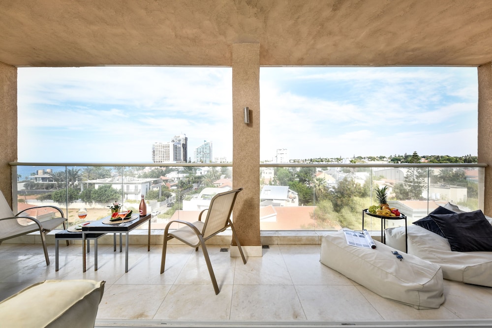 Modern Gem with Stunning Balcony by Sea N Rent