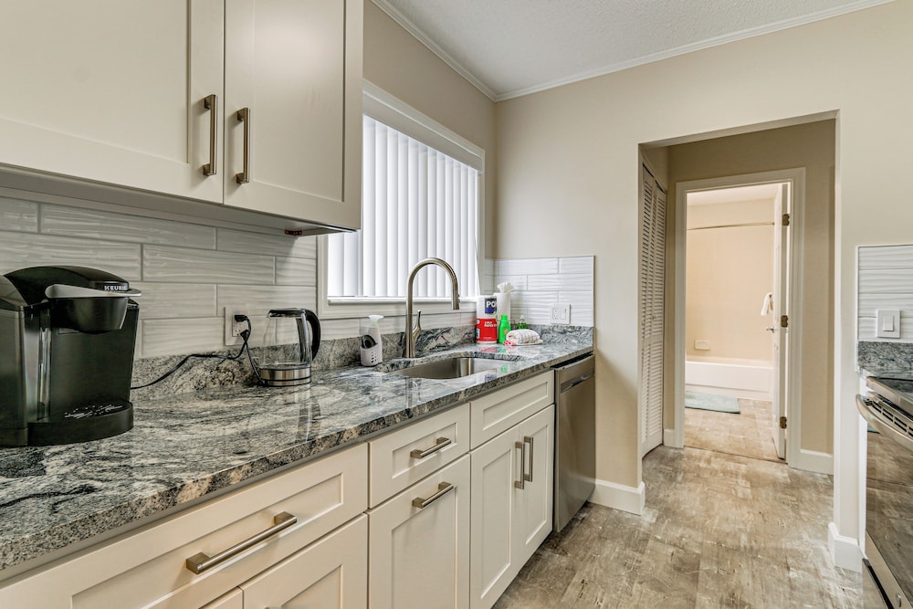 Walk to Folly Field Beach: Condo w/ Pool Access