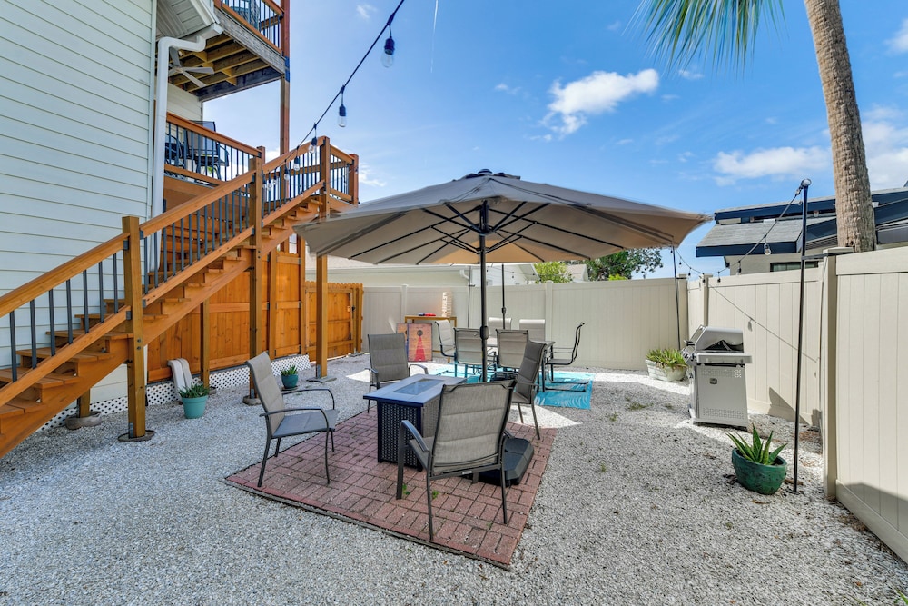 Manatee River Views: Palmetto Paradise w/ Fire Pit