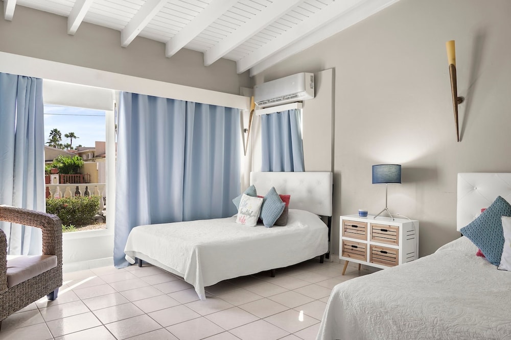 Large Villa-pool-6 Room-sleeps 14-nearby Marriott