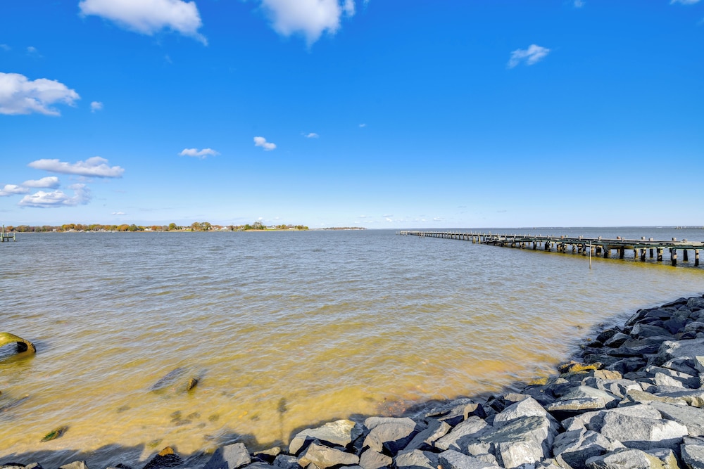 9 Mi to Colonial Beach: Charming Cottage w/ Yard!