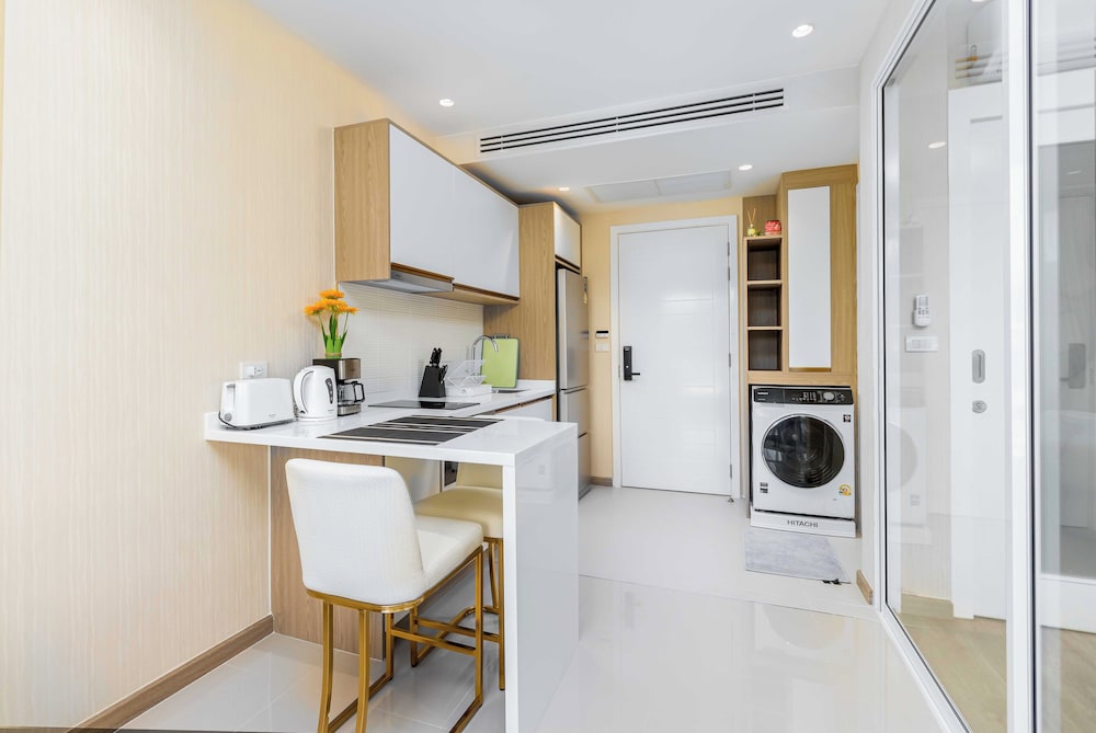 City1BR Condo Pool Gym C261