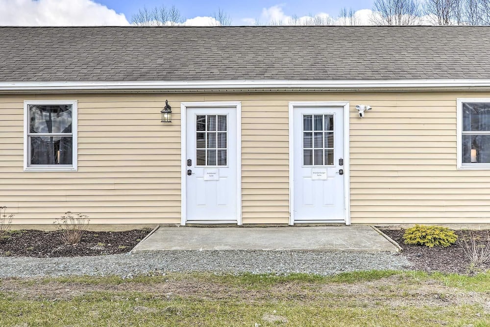 Equestrian House Suites