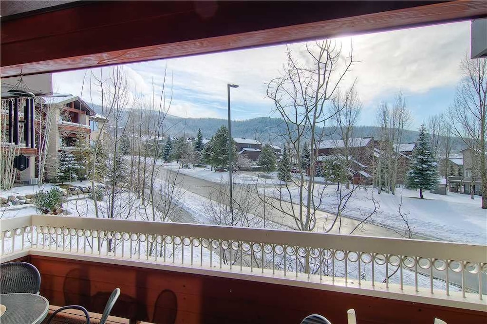 Tl2306 Top Floor and Amenities Galore! Beautuful Residence! Winter Specials!