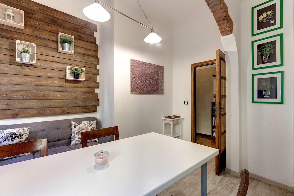 Corno 7 in Firenze With 2 Bedrooms and 1 Bathrooms