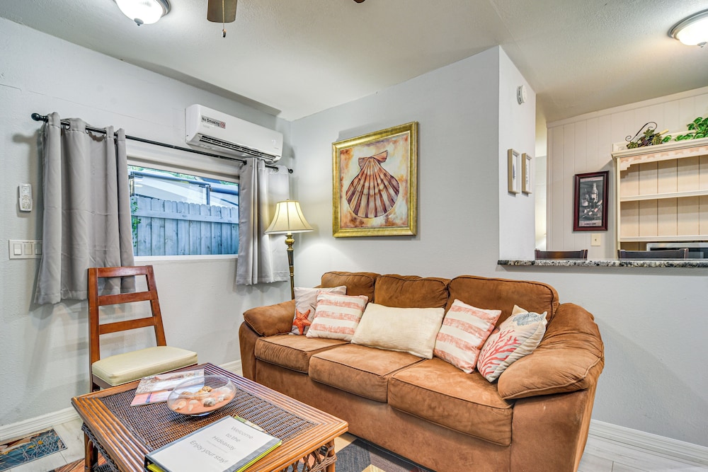 1 Mi to Downtown: Clearwater Apt w/ Private Patio!