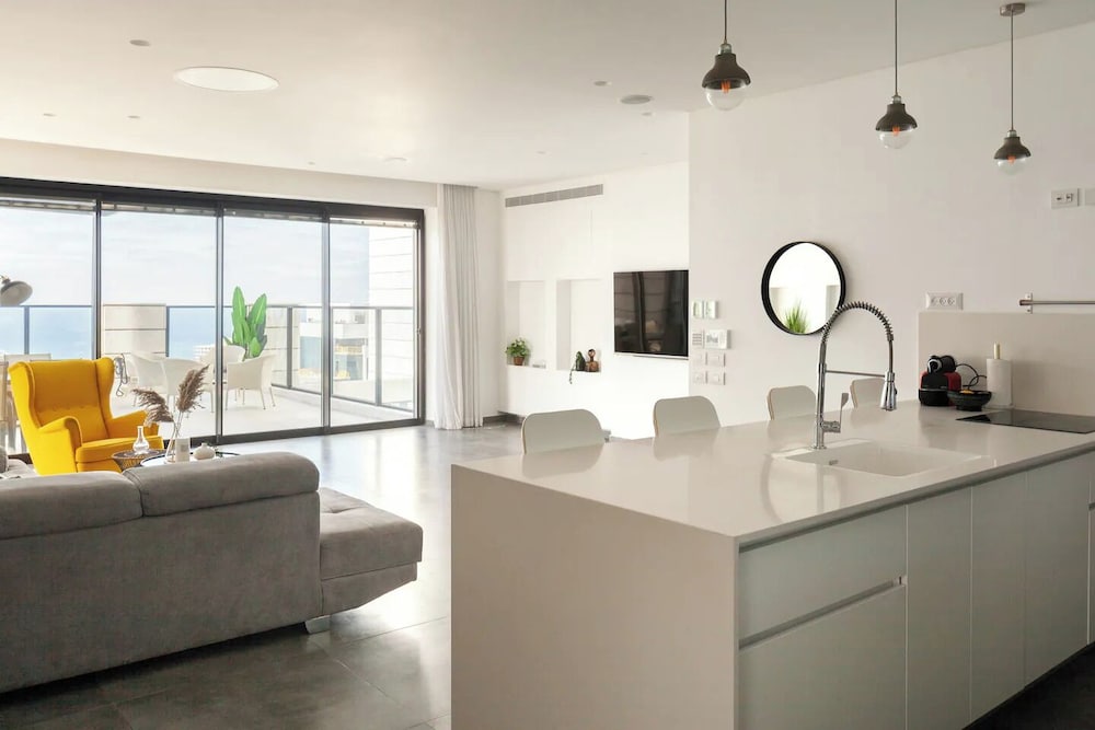 Prestigious penthouse in a luxury tower