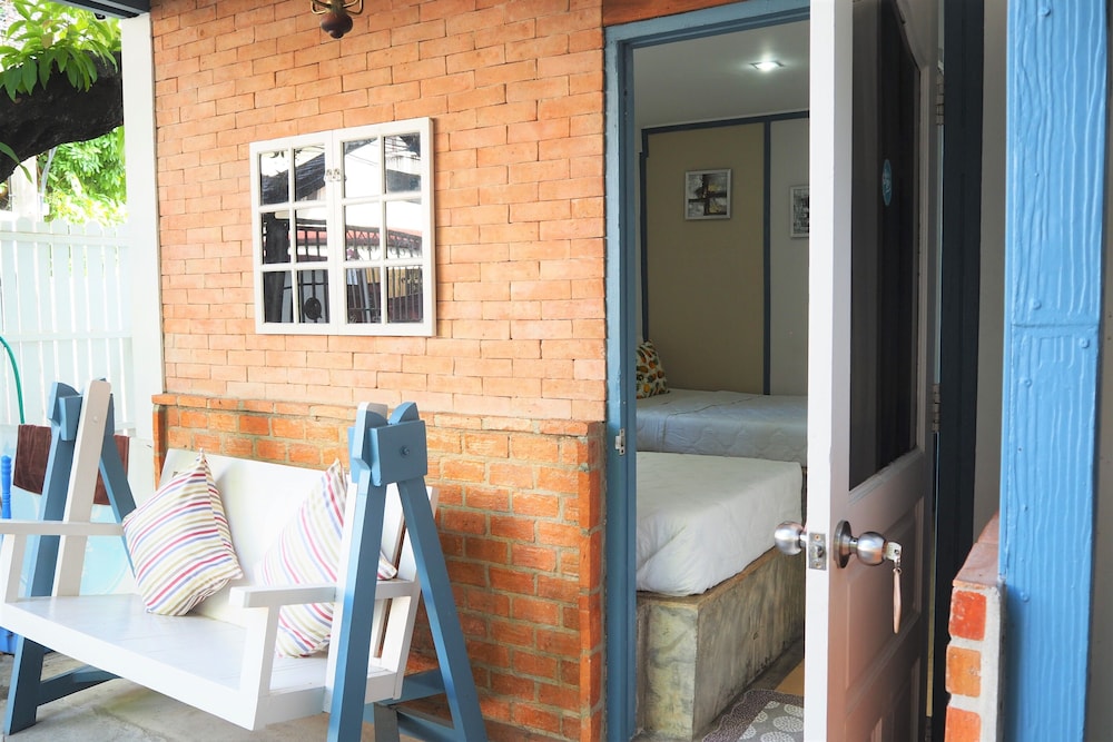 Stay With Me Guesthouse