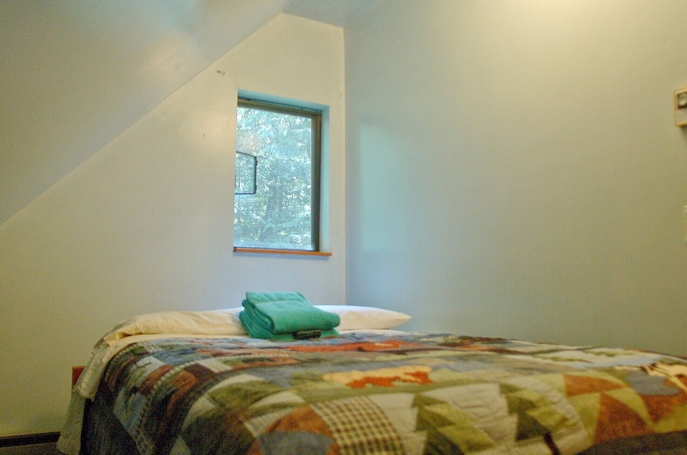 Mt Baker Lodging - Cabin 67 - Private 2-story Cabin With a Private hot tub view 4