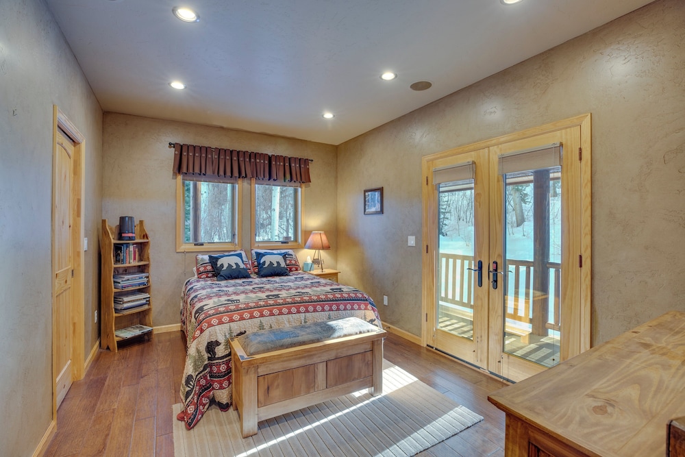 'black Bear Cabin' Near Skiing & Hiking!