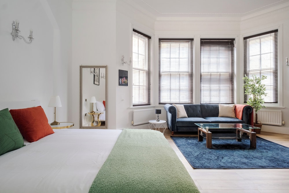 Elegant Mayfair Studio Apartment