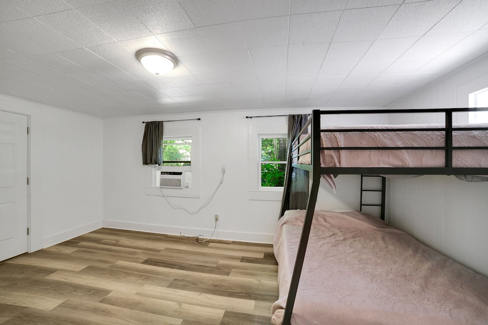 Magnolia House Walk To Festival Park 3 Bedroom Home