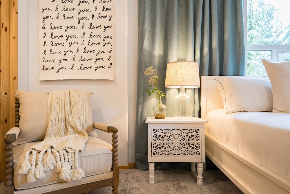 Buttercup Bay Hideaway by Avantstay Cozy Escape w Fire Pit Walk to Beach