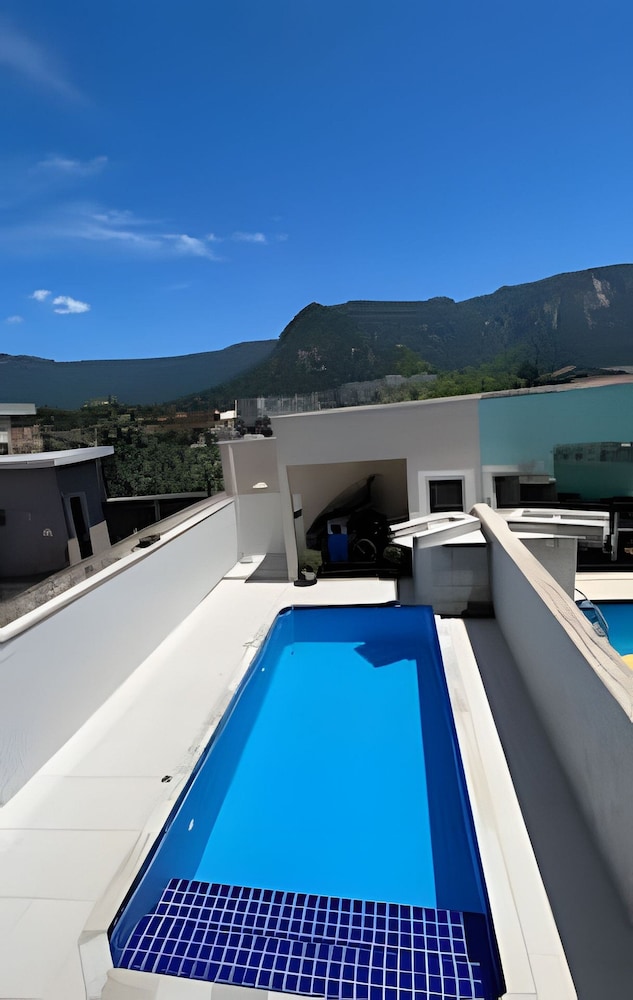 Casa com piscina em Boraceia