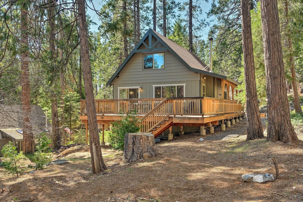 Game Room & Deck: Oso Cozy Cabin in Arnold! view 5