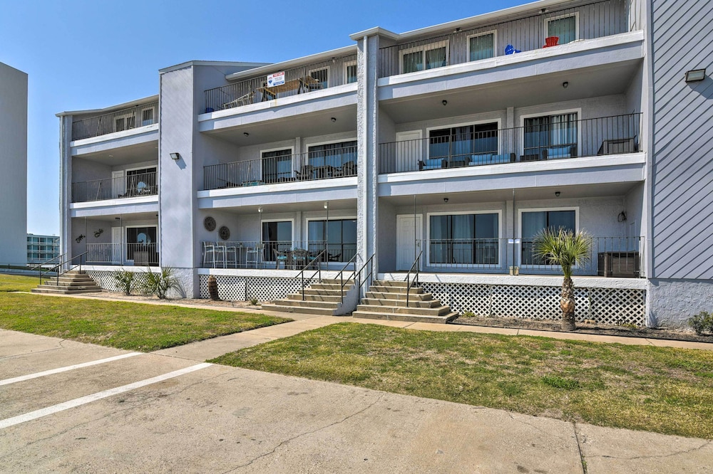 Gorgeous Oceanfront Gem on Seawall Boulevard!