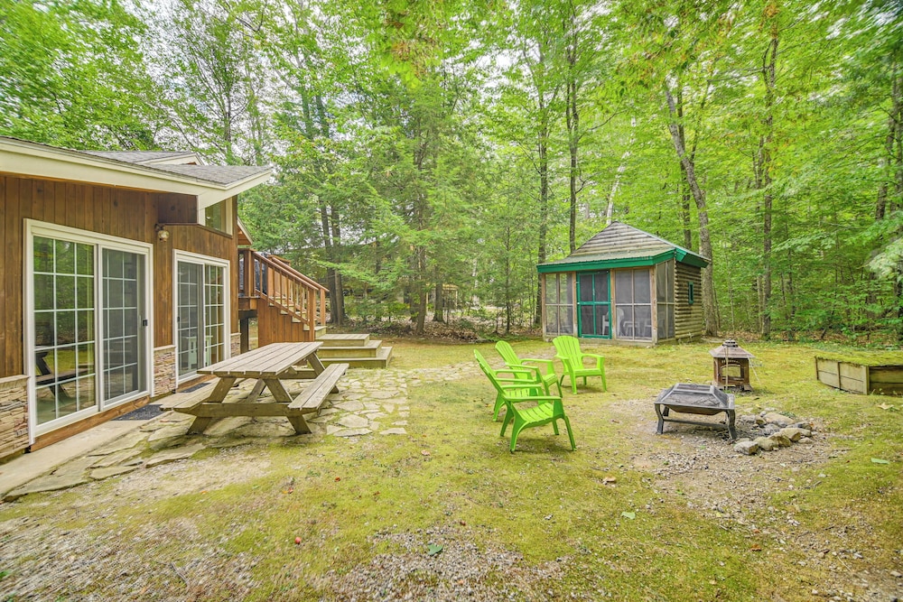 Walk to Water: Outdoor Gem w/ Bunkhouse in Madison