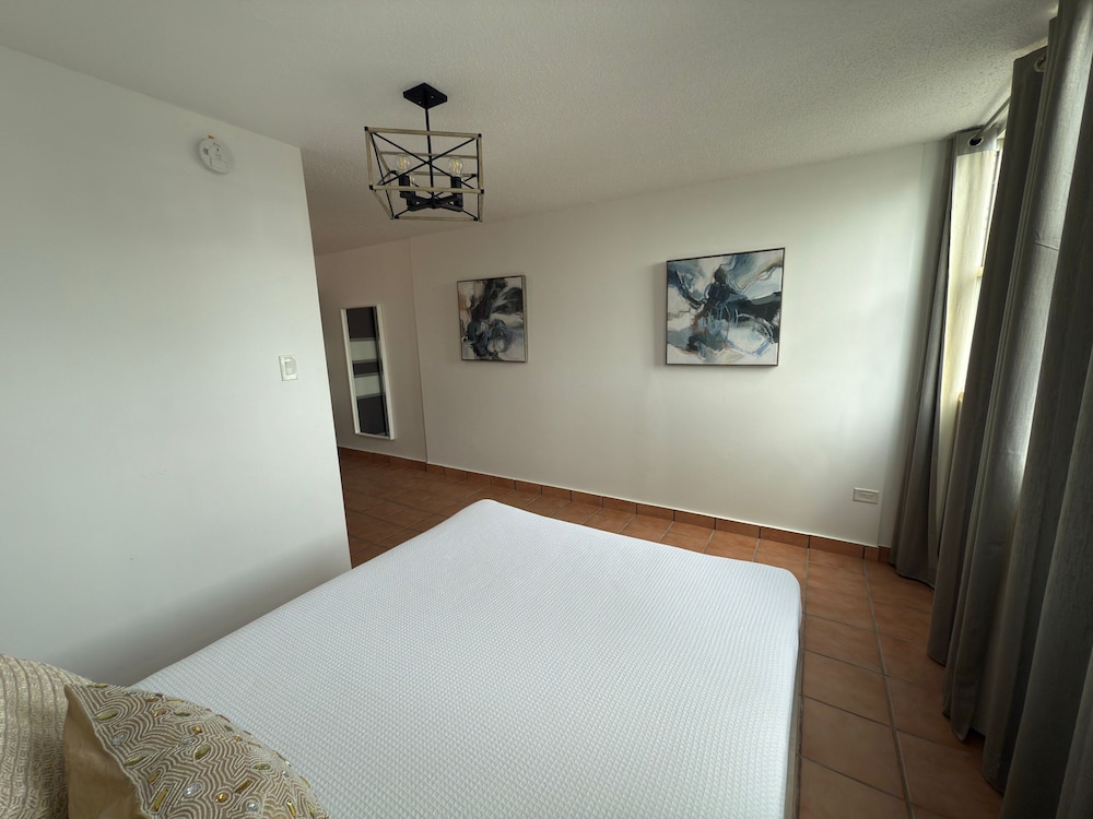 3 Bed 1 Bath 1 Park Plaza Universidad