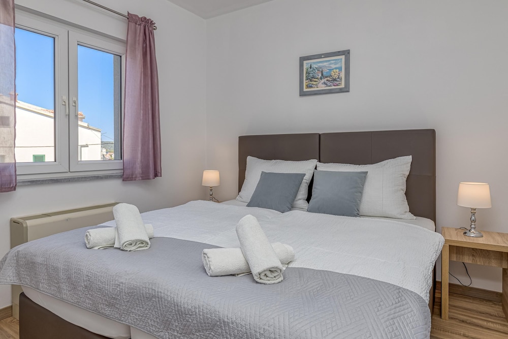 Apartment Gabriel 220m From the Beach view 3