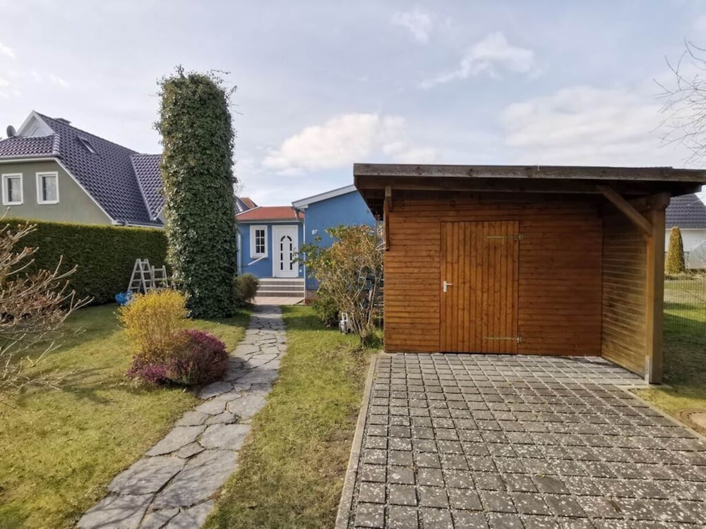 Seaman Modern Retreat