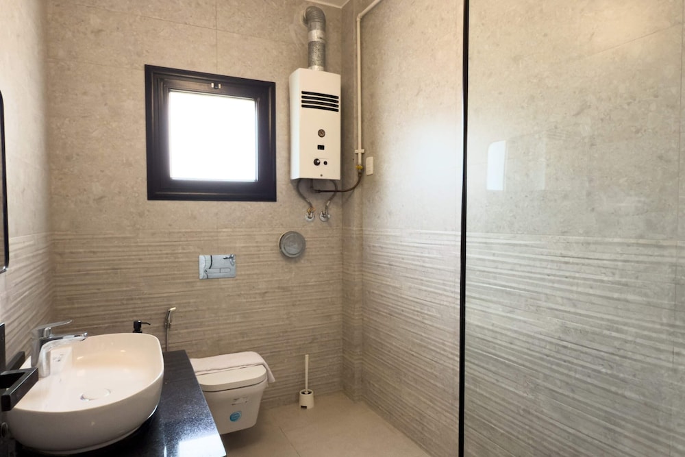 Xuru Stays I The 2bdr Crimson Crib @ The Heart Of Heliopolis