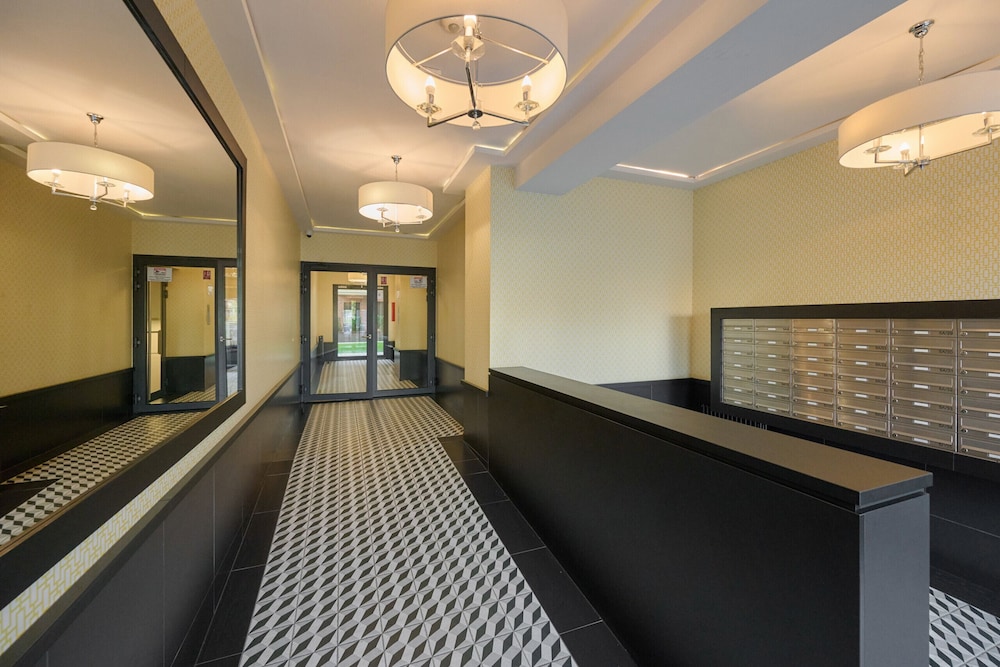 Stylish & Spacious Apartment by Renters view 4