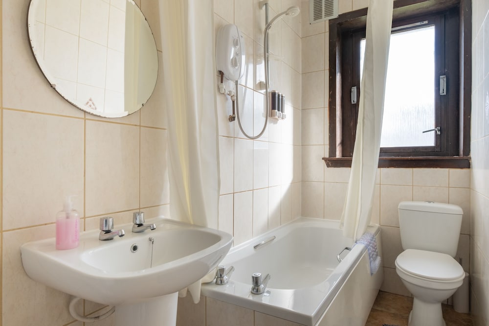 Novelty Suites Froghall Avenue