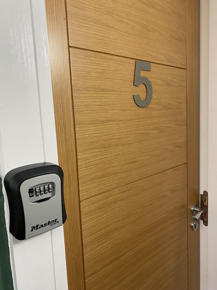 Central Paisley Apartment- Airport/glasgow Access