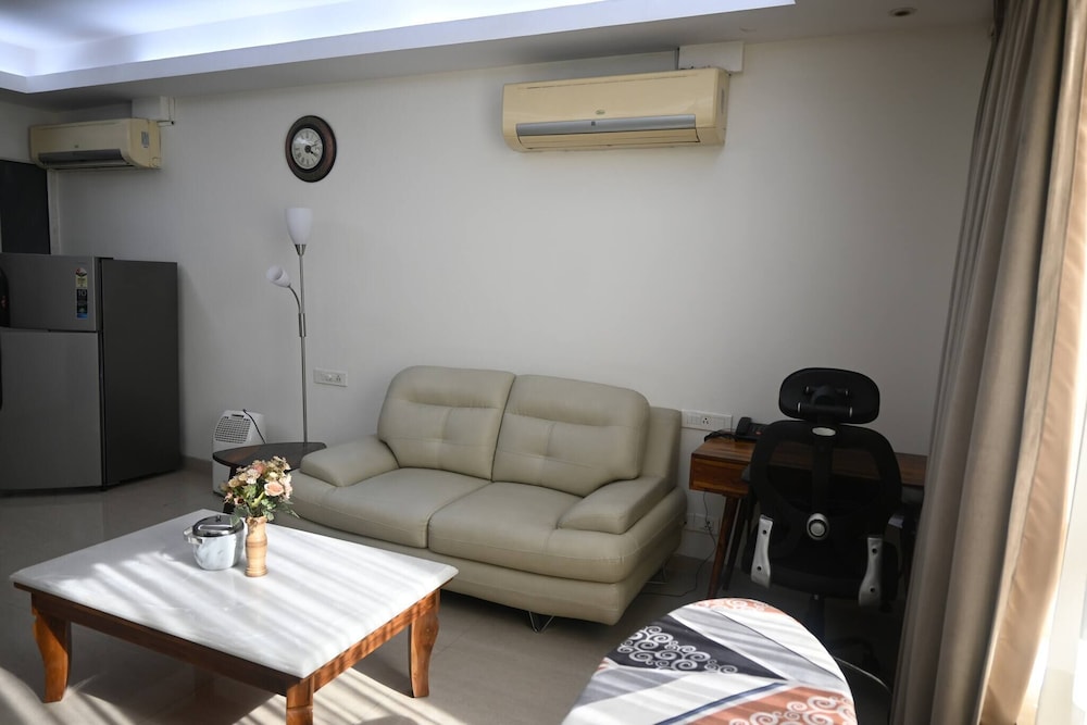 Luxurious 1bhk Apartment in Gurgaon With Shared Pool and BBQ Area