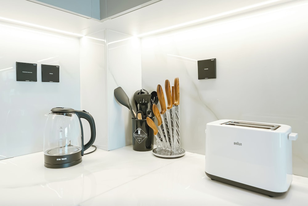 PVH - Exquisite 1BR - Binghatti Canal