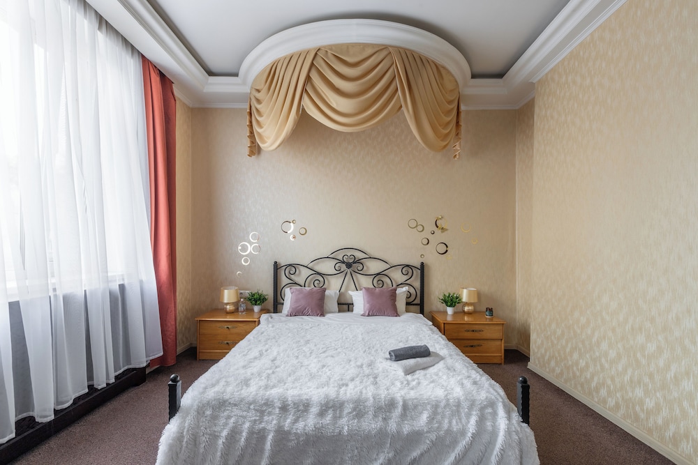 Spacious apartment near railway station