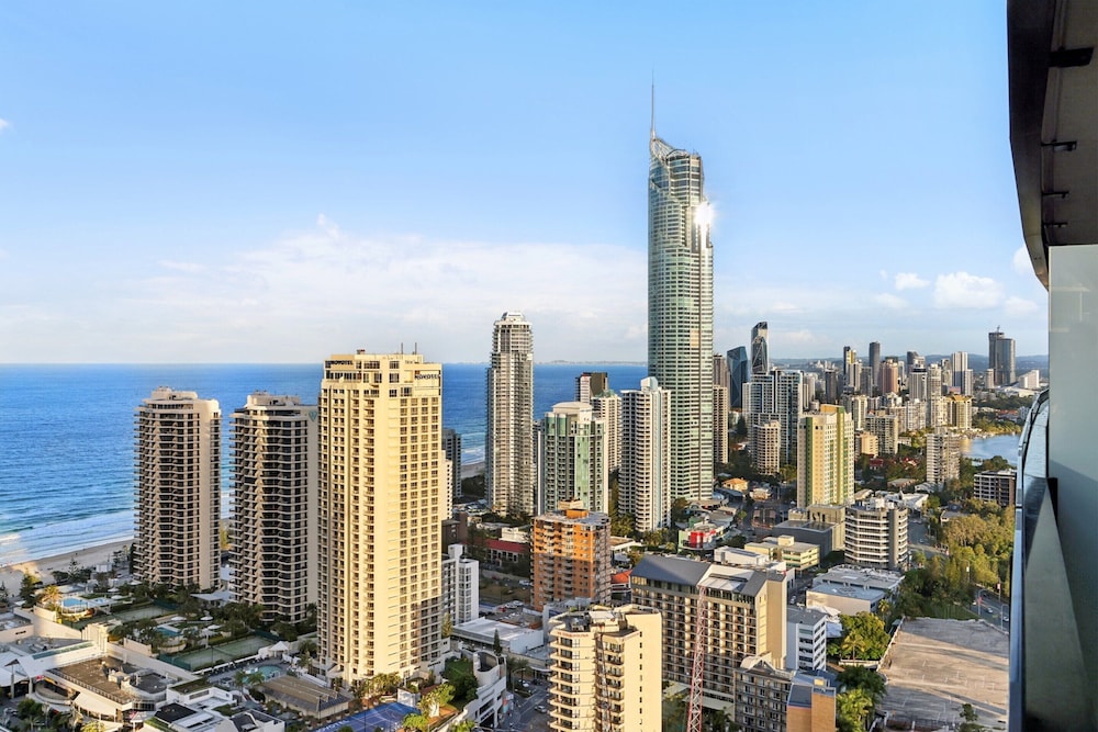Circle on Cavill Luxe 2-bed With Views & Pool view 2