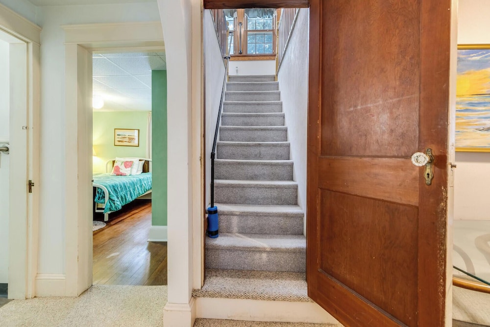 Hickman Street 208a