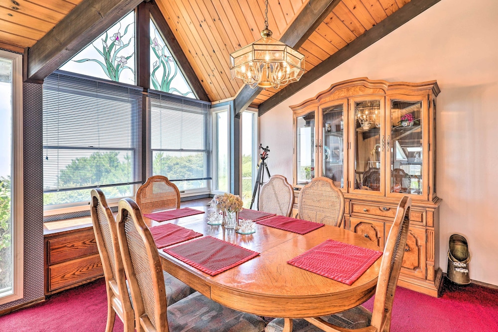 Oceanfront Irish Beach 'sea Haven' Home w/ Hot Tub
