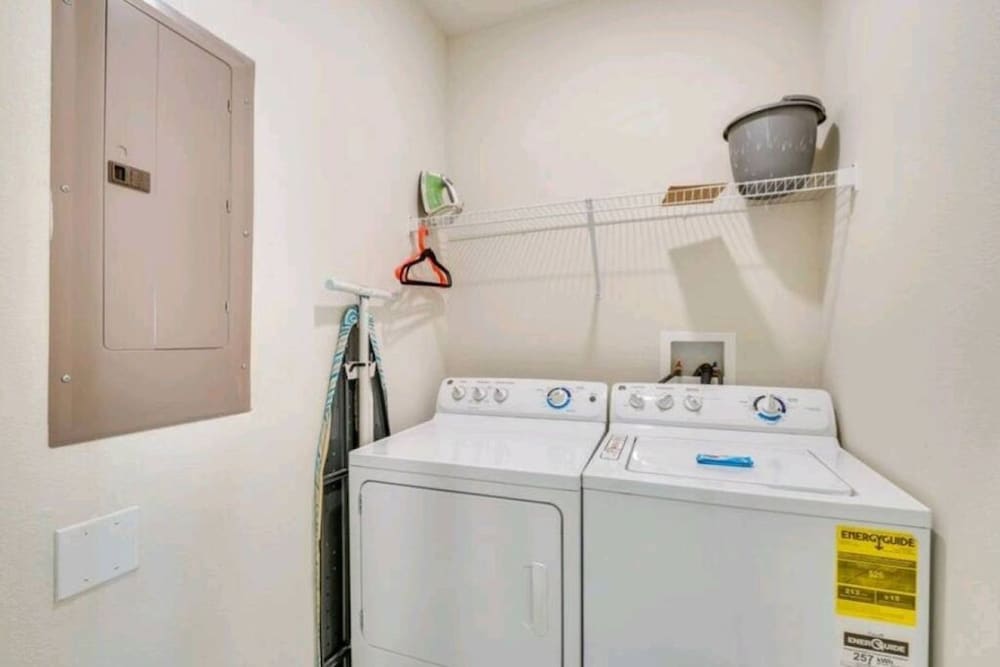 Free Amenities Spacious Home King Beds