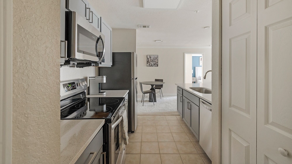 Landing Beautiful 1bd, Courtyard, Clubhouse