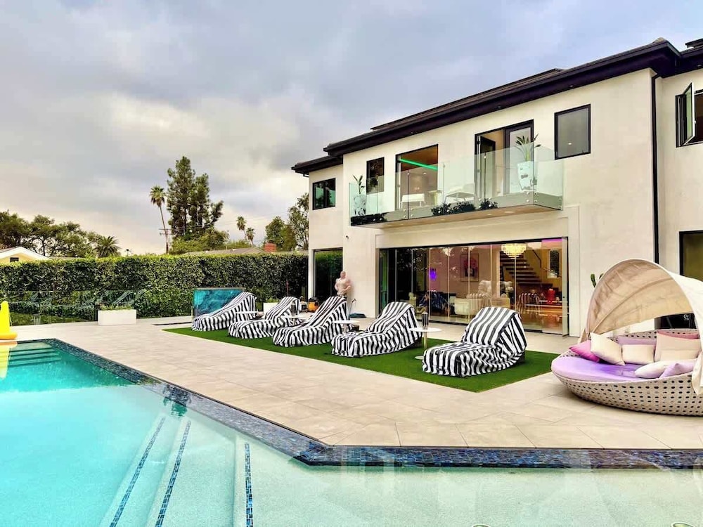 @ Marbella Lane - Enchanted Garden & Pool Hideaway