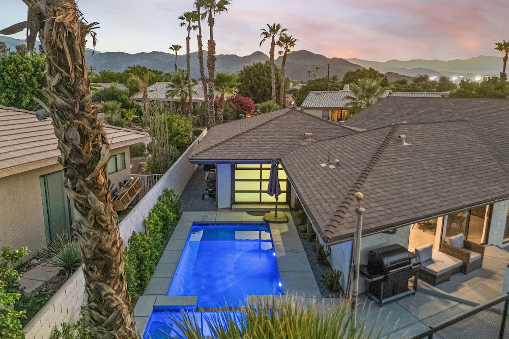 Edgy House Pool Hot Tub and Golf Course Views