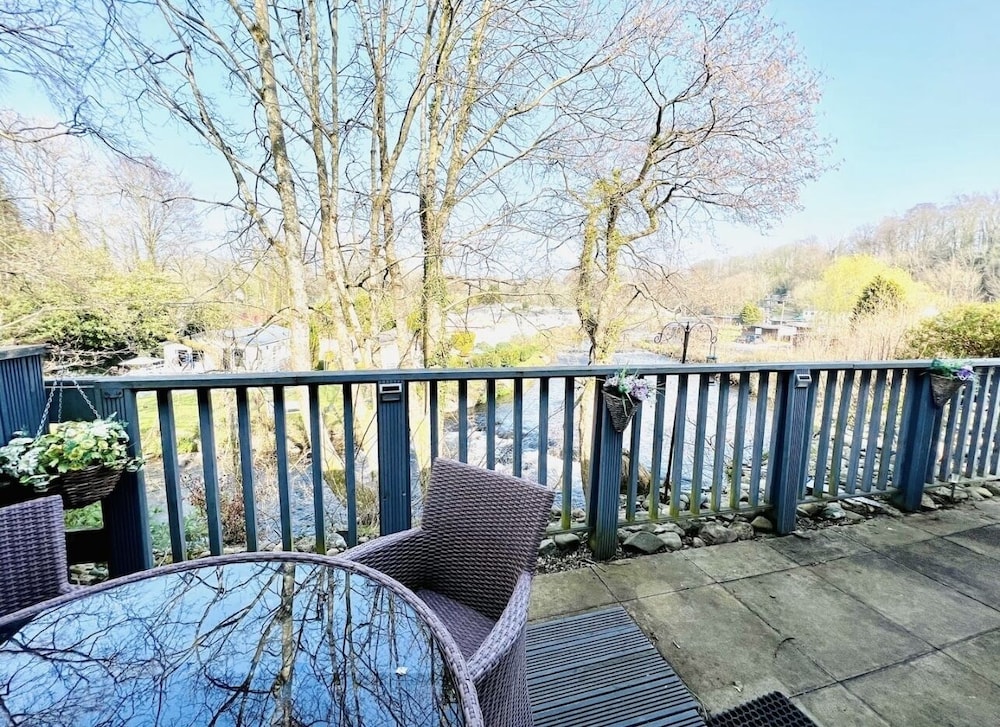 Inviting 2-bed Chalet in Caernarfon view 4