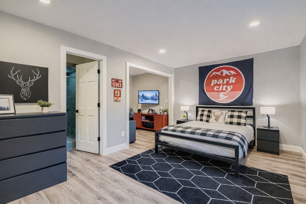 Mountain Luxury In Old Town Spa - Walk To Main 440 3 Bedroom Home