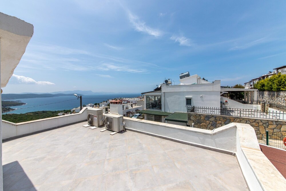 Sea View Cozy House With Private Beach in Bodrum
