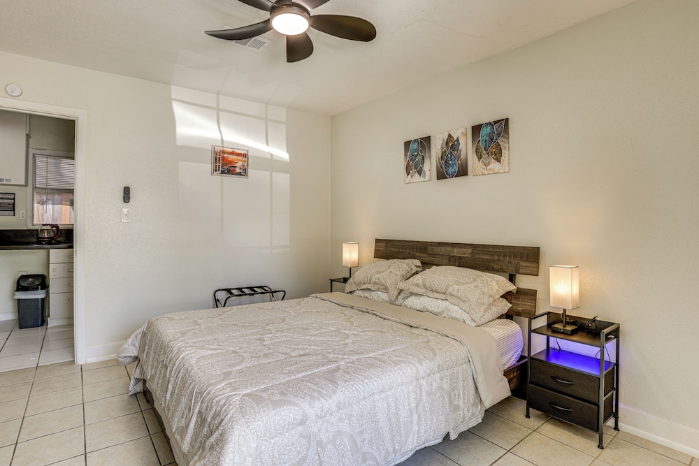 Suburban Home By Arthur Storey Park & HCA Houston!