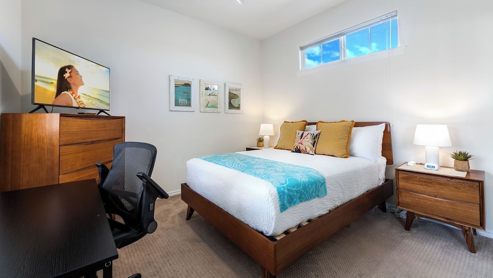 Top-floor Condo w/ Golf and Mountain Views - Pool, Gym, Wifi - Vrkcv