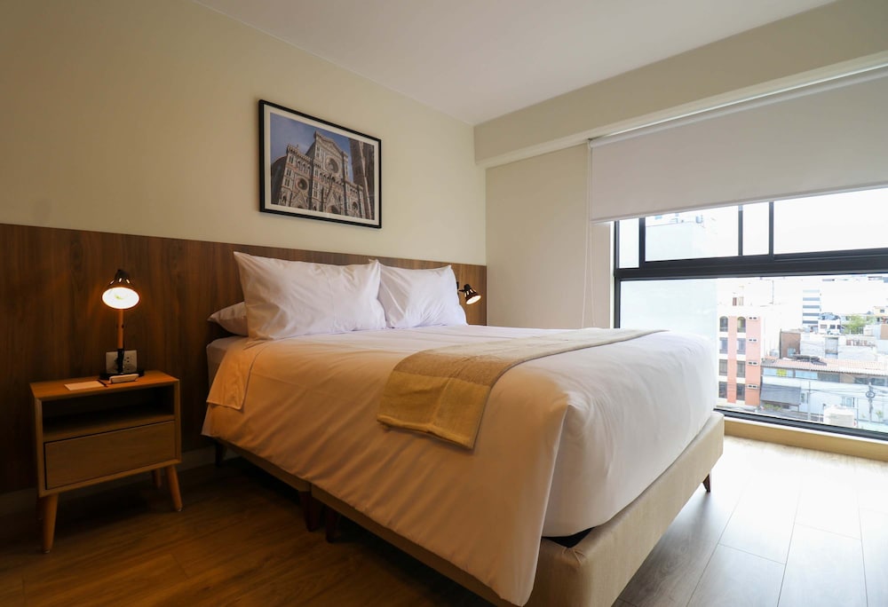 w Grandiose 2BR w Great Balcony in Miraflores