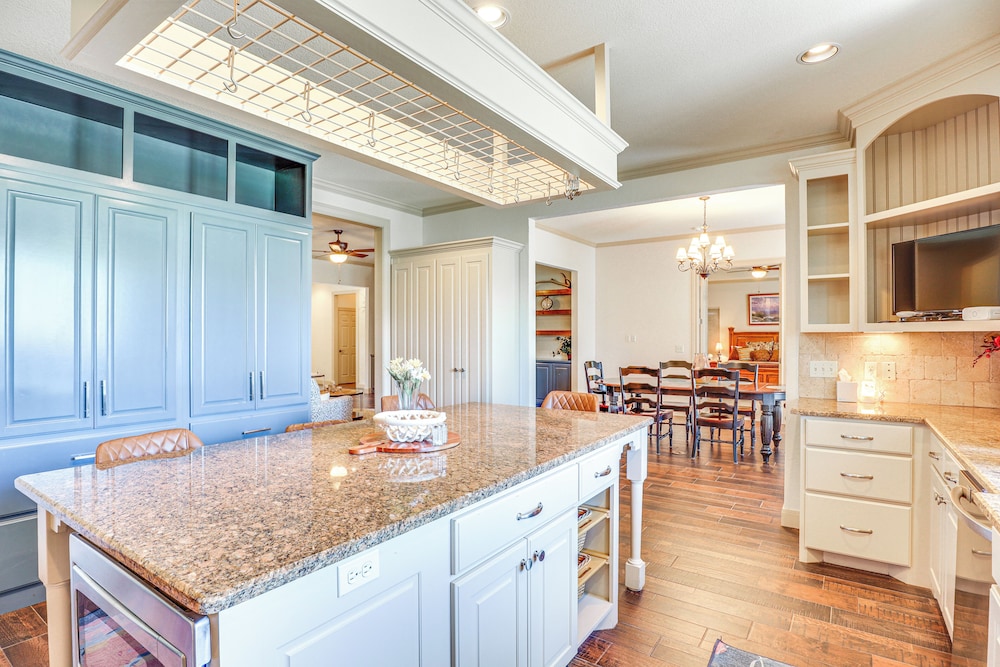 Private Hot Tub & Patio: Golf Retreat in Canyon!