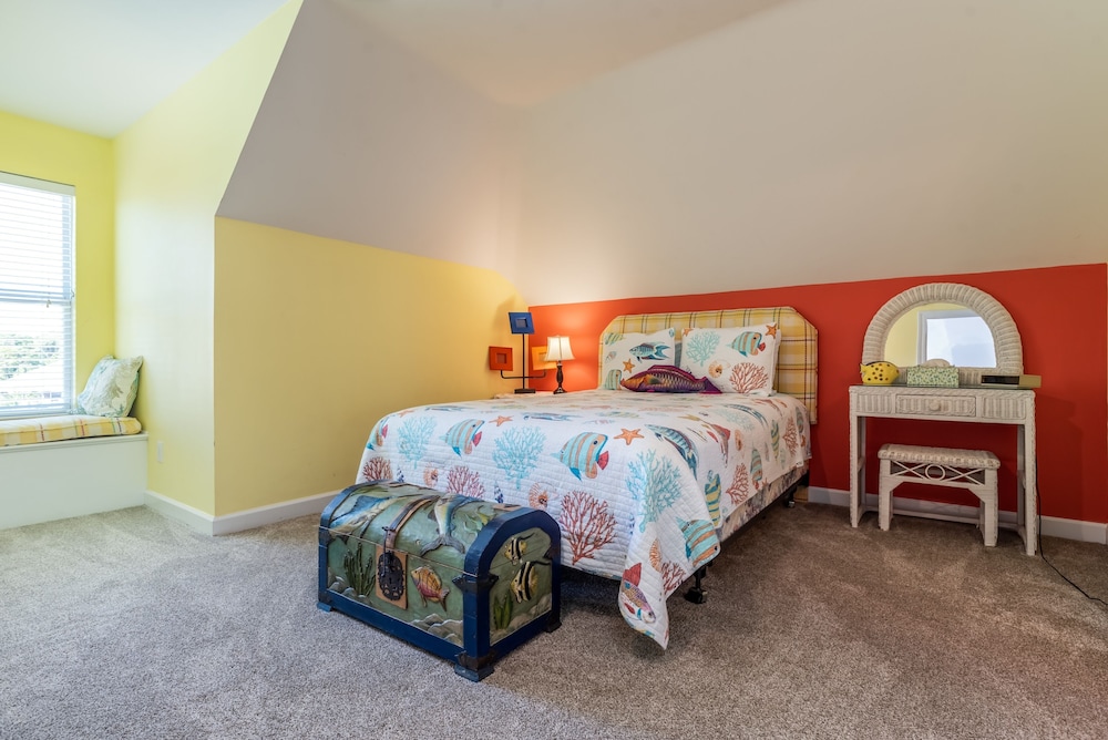 Breezy Decks - 601 Hernando Pl 4 Bedroom Home