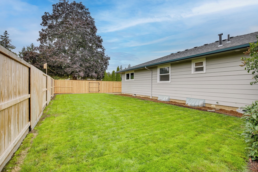 Willamette Valley Family Home w/ Fenced Yard