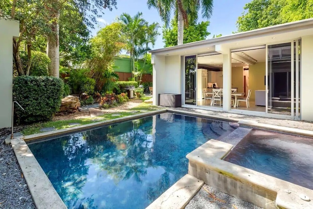 Contra House Key West
