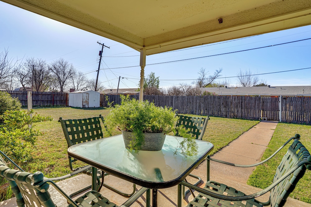 Family Friendly: Peaceful Home in Stamford!