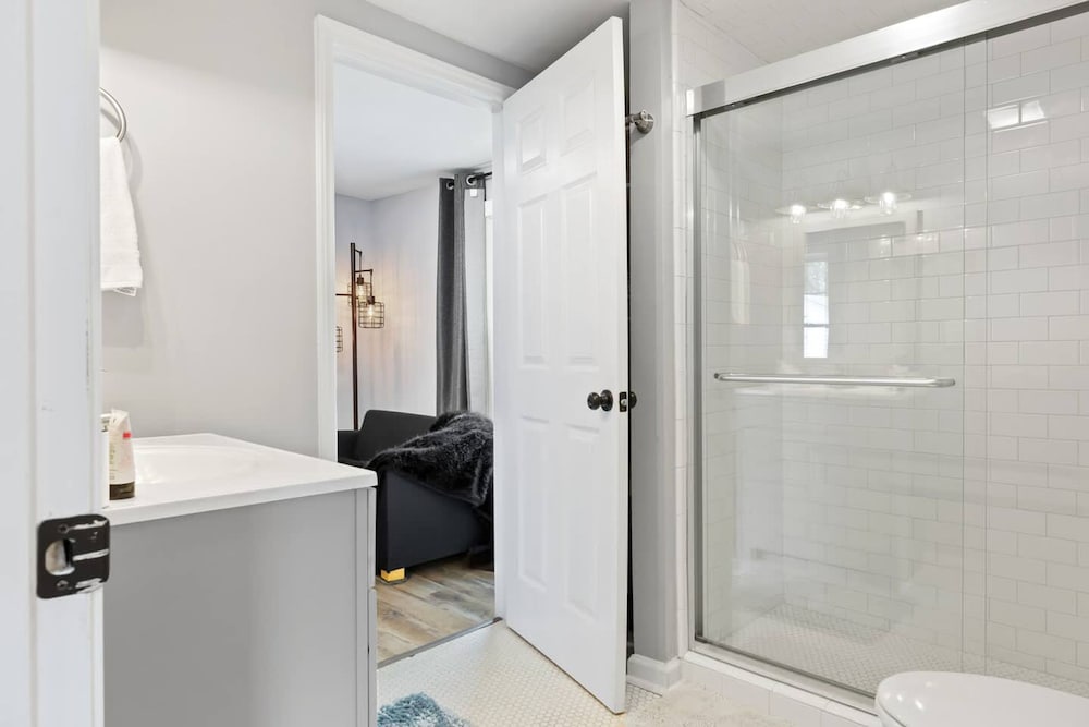 Recently Renovated Chic Durham Farmhouse